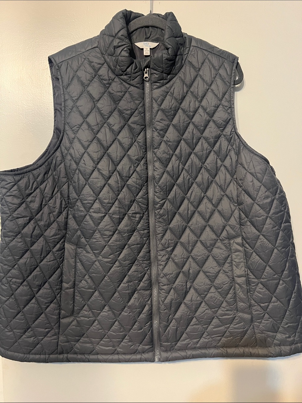 Time and Tru Quilted Sleeveless Vest in Charcoal Gray size 2X or 20W/22W
